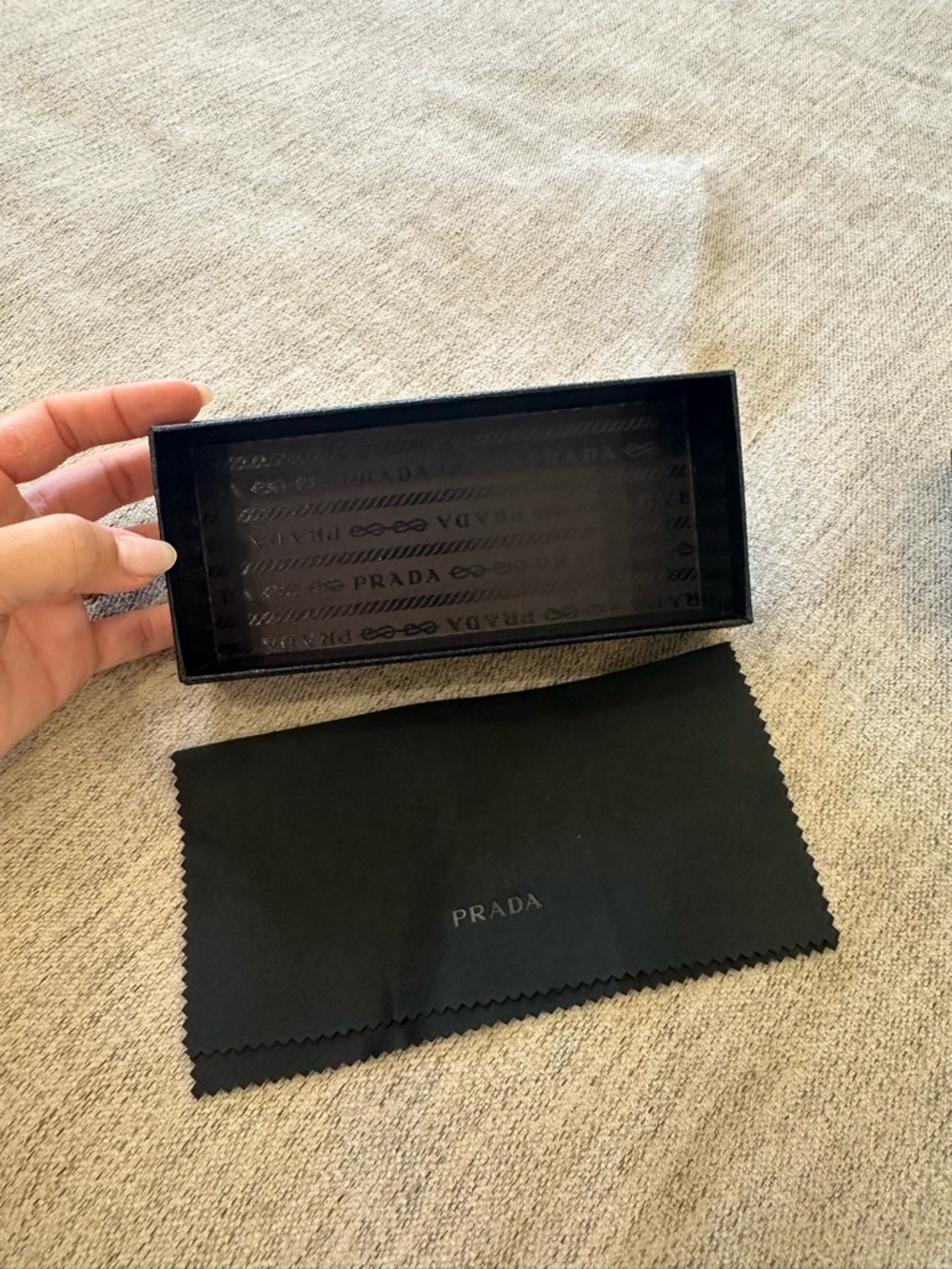 PRADA Box - Picture 3 of 8